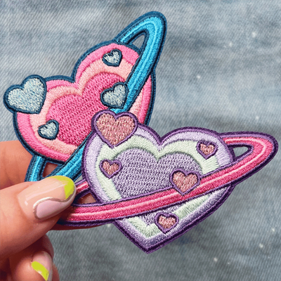 Custom Heart Planet Cute Space ปักเหล็กบนพื้นหลังผ้าทอลายทแยง Patch
