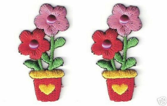 1.5 &quot;แพทช์ปักดอกไม้สีแดงสีชมพูทำด้วยมือเหล็กบนวัสดุผ้าฝ้ายทอลายทแยง