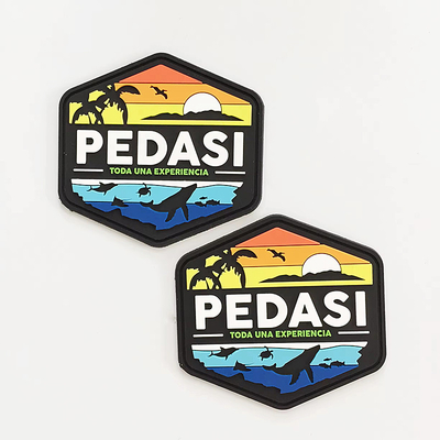 สะอาดต่อสิ่งแวดล้อม กันน้ํา PVC Patch Custom Clothing Logo Moral Patch 4 มิลลิเมตร