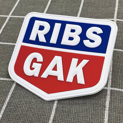 สะอาดต่อสิ่งแวดล้อม กันน้ํา PVC Patch Custom Clothing Logo Moral Patch 4 มิลลิเมตร