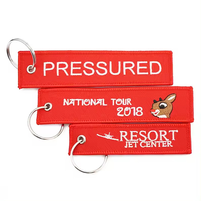 130 * 30 มม สีแดง Keychain Logo Design สามารถปรับแต่งได้สําหรับ B2B Logo Branding