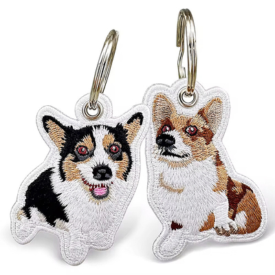 130 * 30 มม สีแดง Keychain Logo Design สามารถปรับแต่งได้สําหรับ B2B Logo Branding